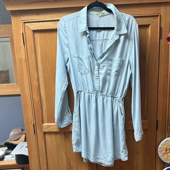 Gianni Bini Dresses & Skirts - Gianni Bini Light Blue Collared Dress